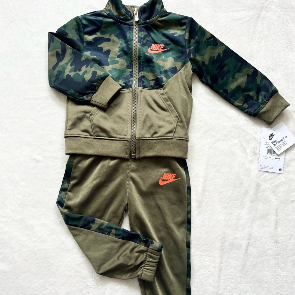Nike 2 piece zip jacket jogger track suit New with tags green camo toddler